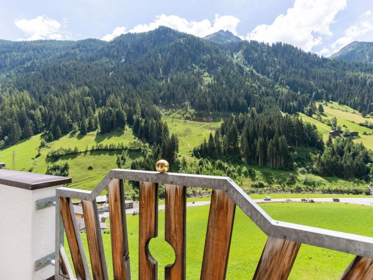 Land On The Kppl Mountain Chains Капл Екстериор снимка